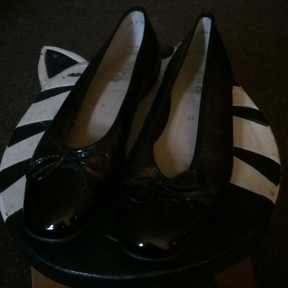 ARA Copper and black flats